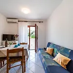 Διαμέρισμα With Parking Space Rab - 24367