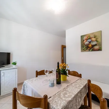 شقة With Parking Space Rab - 24367