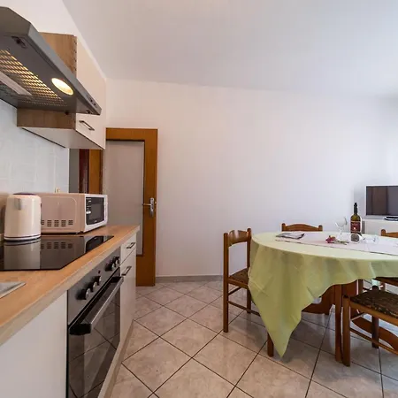 شقة With Parking Space Rab - 24367 *