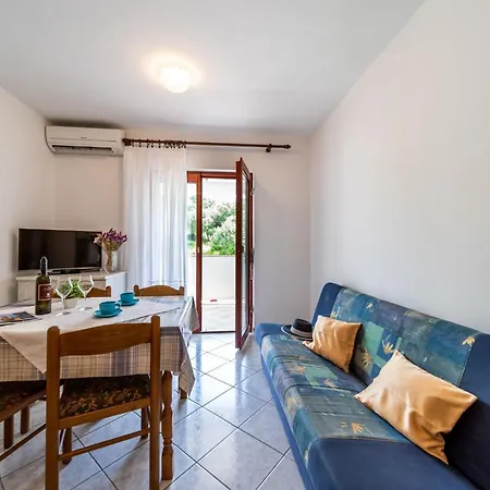 شقة With Parking Space Rab - 24367