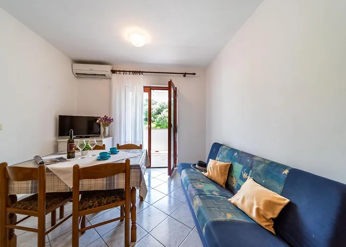 Apartment With Parking Space Rab - 24367