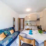 Apartamento With Parking Space Rab - 24367 Rab Town