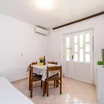 Apartamento With Parking Space Rab - 24367